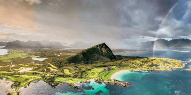 Links des îles Lofoten entre mer turquoise et montagnes, en Norvège